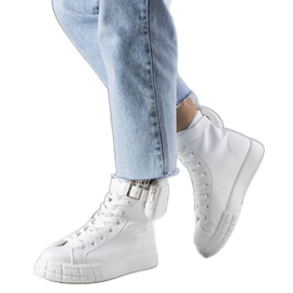 Vita stövletter med Willie-påse