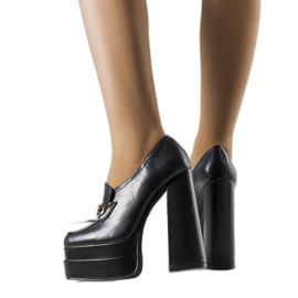 BM Svarta pumps på ett chunky block från Janie