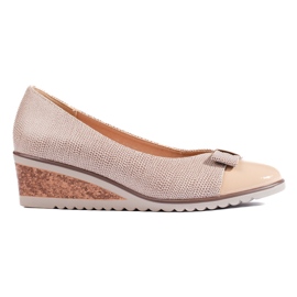 W. Potocki Beige dampumps från Potocki med låg kil