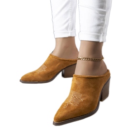 PA1 Bruna rutschkanor med uppbyggd front från Linda