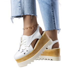 Vita kilskor från Joan