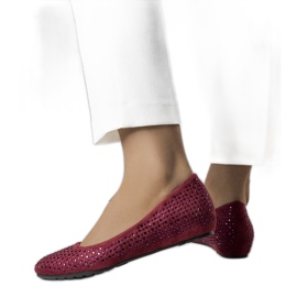 Vinröda ballerinor med täckt kil från Julie