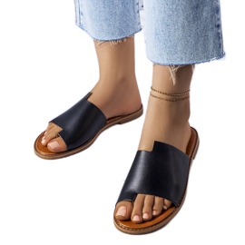 Svarta tofflor med oregelbunden ovandel från Latourelle