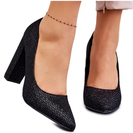 Glänsande Pumps På Svart Klack