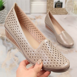 Damskimrande beige genombrutna kilskor Potocki SZ12018