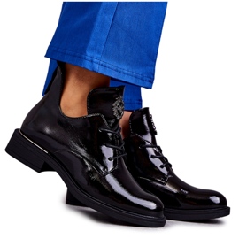 Vinceza Lackade snörstövlar med urskärningar Svart Fabiana