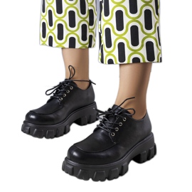 Svarta skor med massiv sula från Lynn