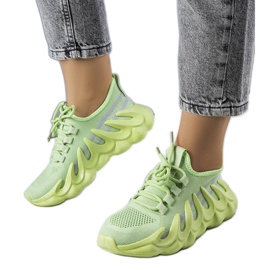 Gröna sneakers på en fashionabel Beth-sula