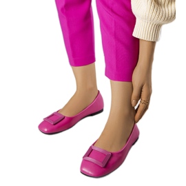 Rosa ballerinor med ett Sheller-spänne