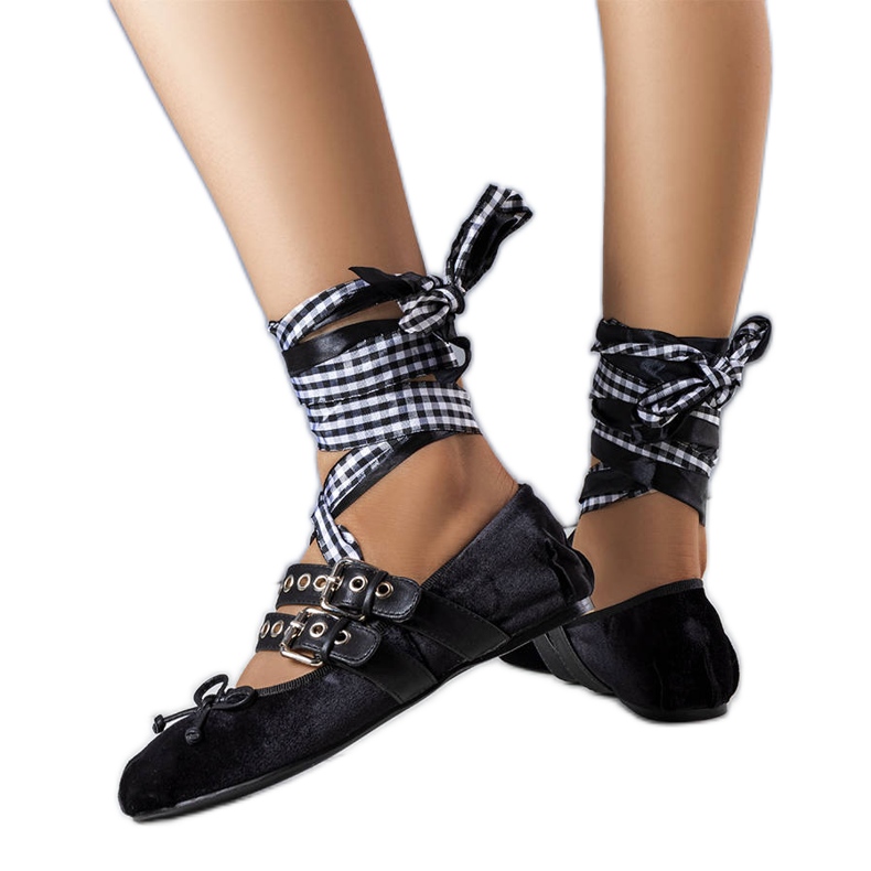 Svarta ballerinor knäppta med ett Boutot-spänne