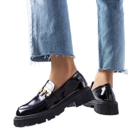 Svarta lackskor med Serlait-pärlor vit