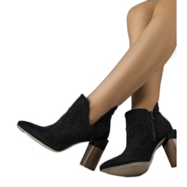 PA1 Svarta öppna stövlar från Hachée