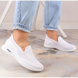 Vita slip-on sportskor för kvinnor Vinceza 34602