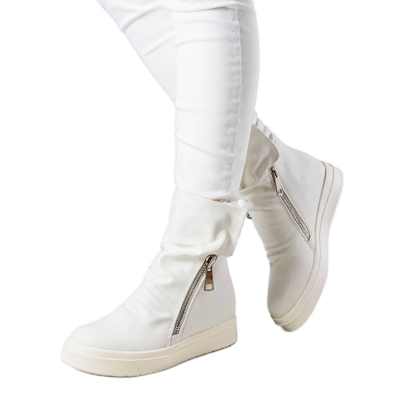 PA1 Vita kilstövlar från Monique