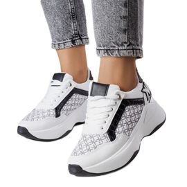 Margie svarta sneakers med monogram vit