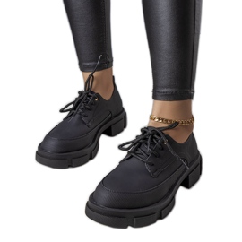 Svarta skor med massiv sula från Kay