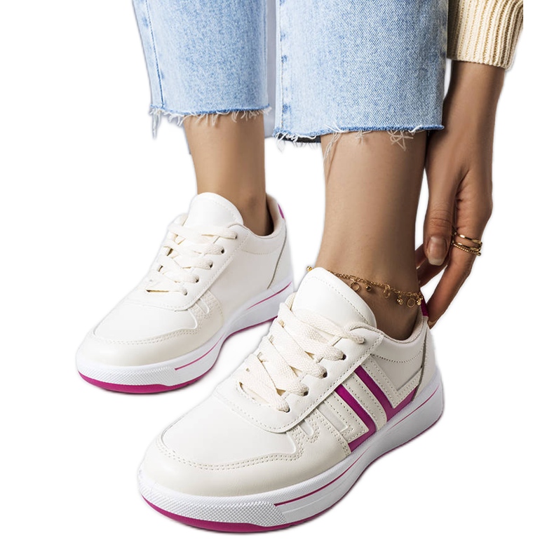 Krämfärgade sneakers med rosa inlägg från Olympia beige
