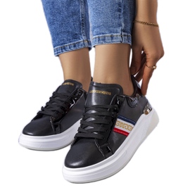 Svarta skor med patentinlägg från Annot