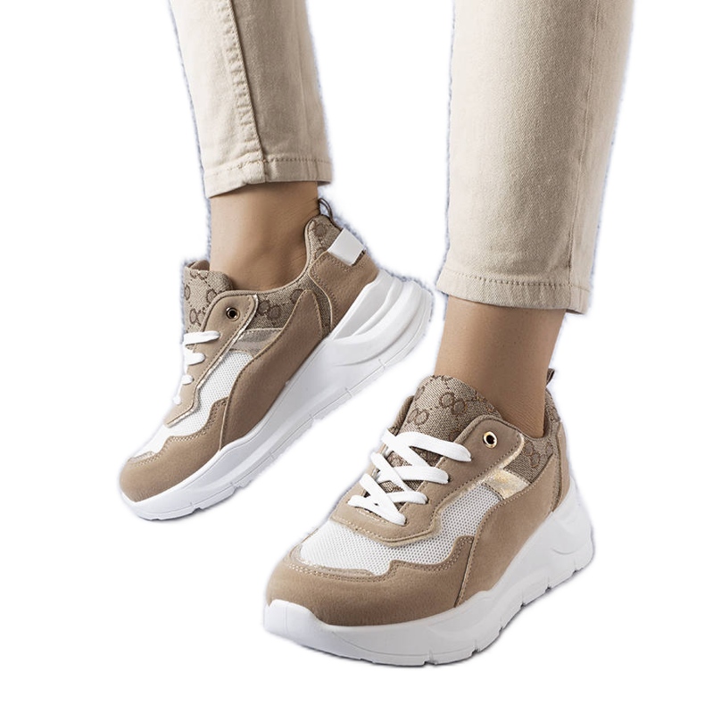 Beige sneakers med guldinlägg från Lebrun