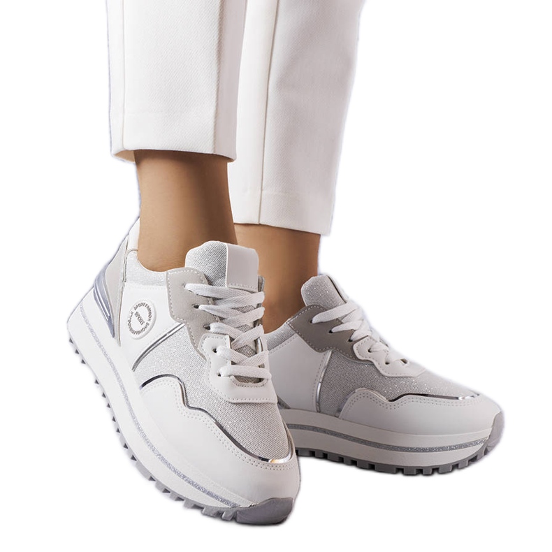 BM Vita sneakers med glitterinlägg från Léves