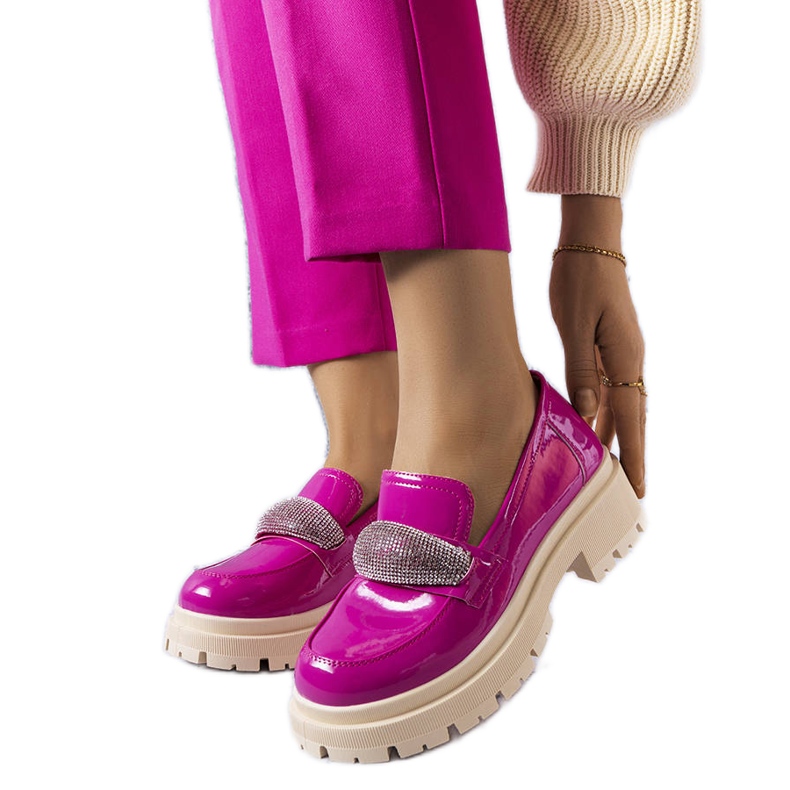 Rosa lackade brogues med cubic zirconias från Mouss