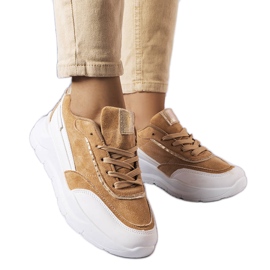 Beiga sneakers i eko-mocka från Dupuis beige
