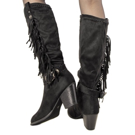 Svarta isolerade stövlar på Achin-stolpen