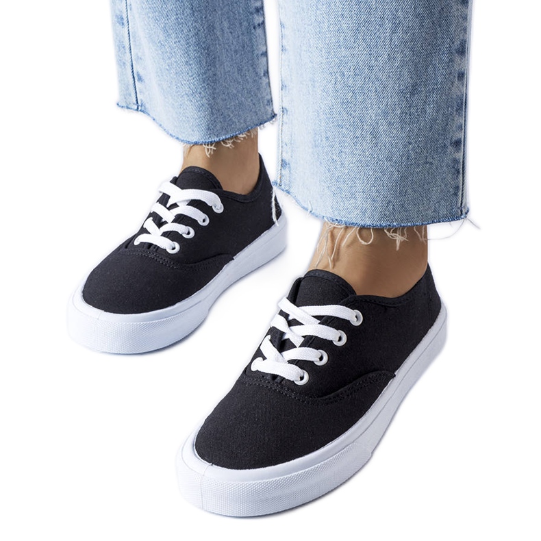 Svarta textilsneakers från Fantina