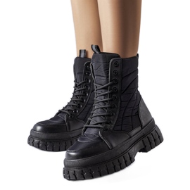 Collin svarta isolerade snöstövlar