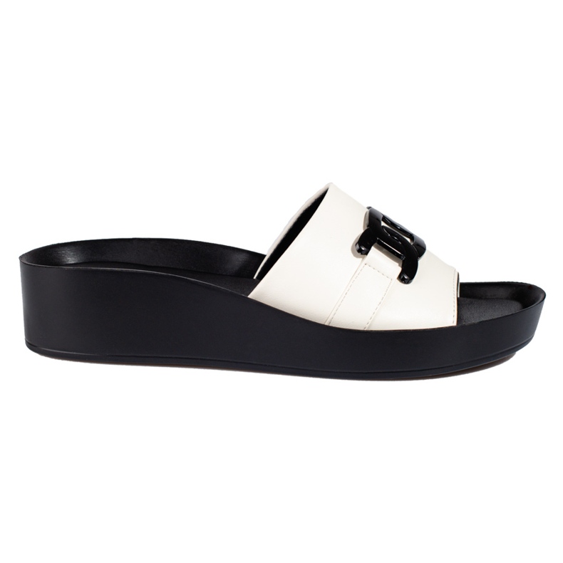 Vita damtofflor på Shelovet-plattformen