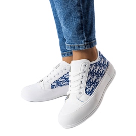 Vita sneakers med blått markismönster