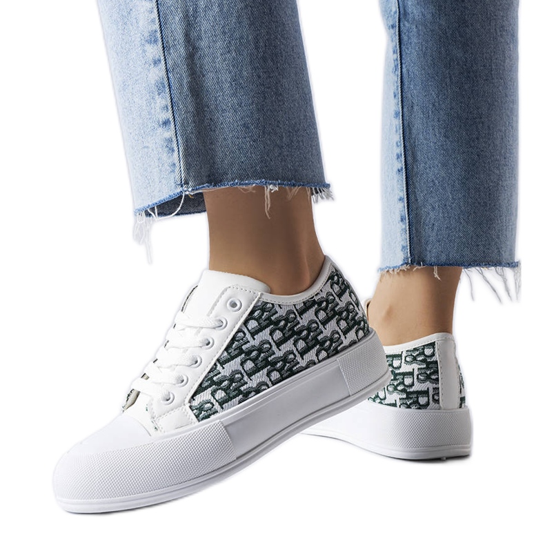 Vita sneakers med grönt markismönster