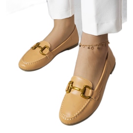 Beige loafers med gulddekor från Regina