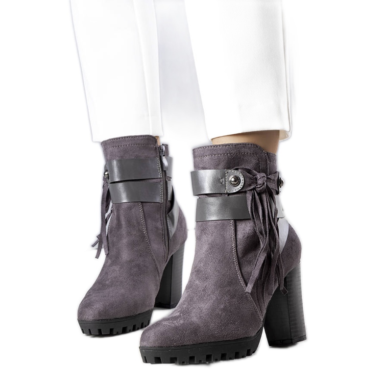 BM Grå isolerade stövlar från Rayan