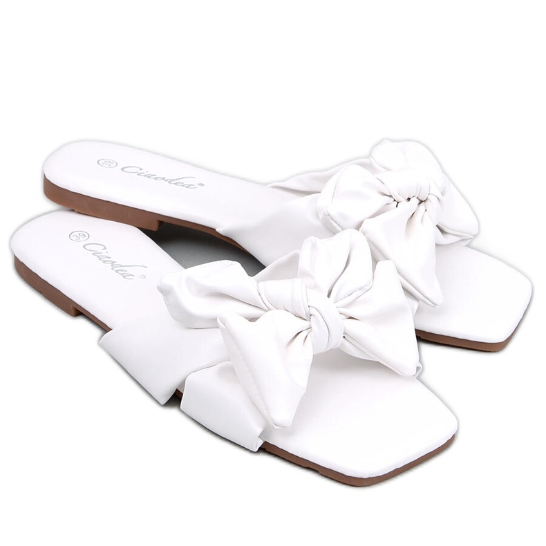 BM Minnen Vita rosetttofflor