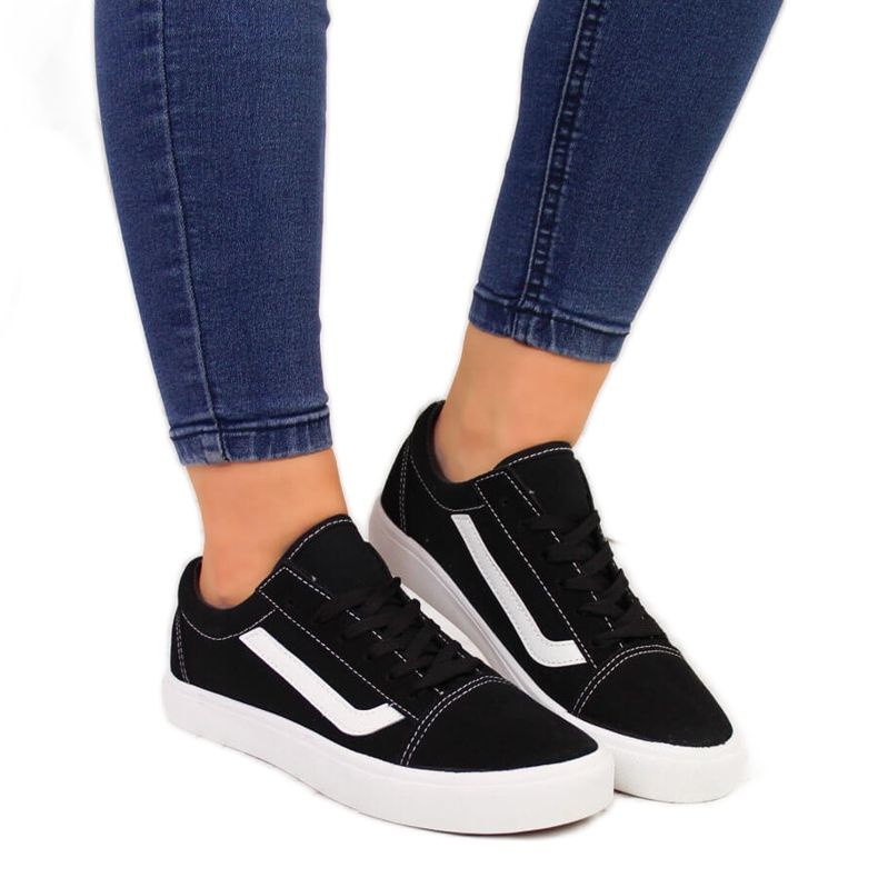 Svarta och vita låga sneakers i textil Atletico WY18081