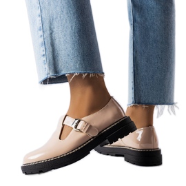 PA1 Beigelackade skor från Vaden