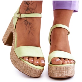 Bekväma mockasandaler på en tjock klack Ljusgrön Elishia