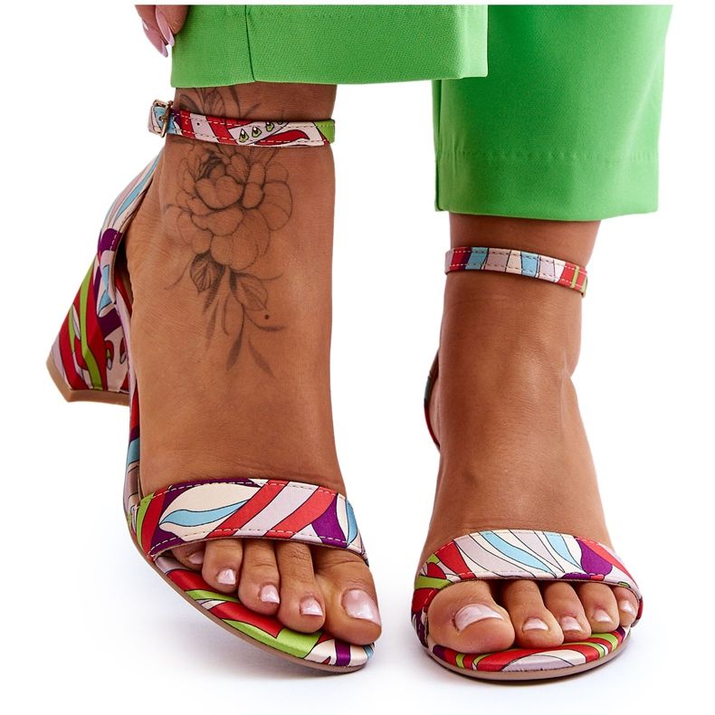 FB1 Beige och Quincy blå mönstrade sandaler i satin med låg klack brun