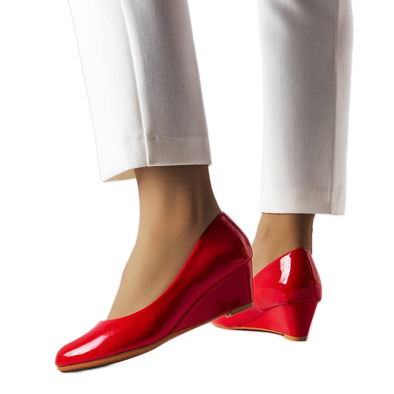 Röda wedge pumps från Casgra