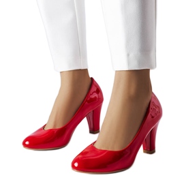 Röda patentpumpar från Burkett