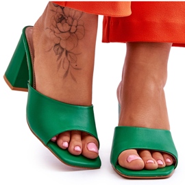 Loara klassiska tofflor i läder i grönt läder Loara klassiska tofflor i läder i grönt läder