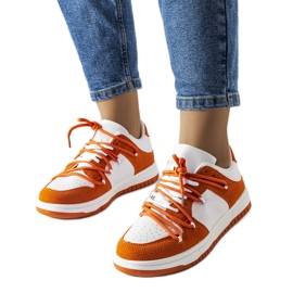 Orange sneakers med kombinerade material från Hila vit