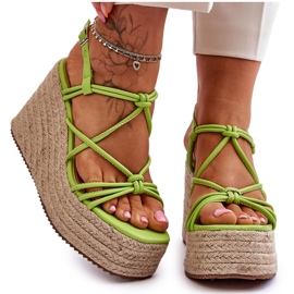 Fashionabla kilsandaler med flätad grön Nessia