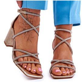 FJ1 Kvinnors lädersandaler med Zirconia guldklackar Liviano gyllene