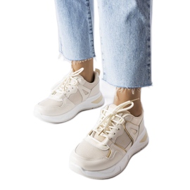 Beiga sneakers i flera tyger från Caya beige