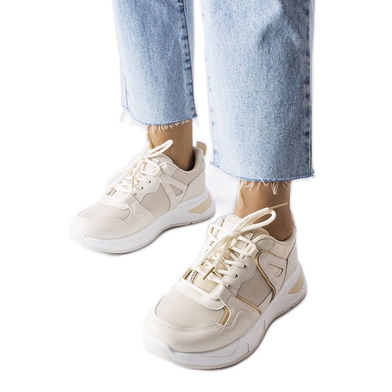 Beiga sneakers i flera tyger från Caya beige