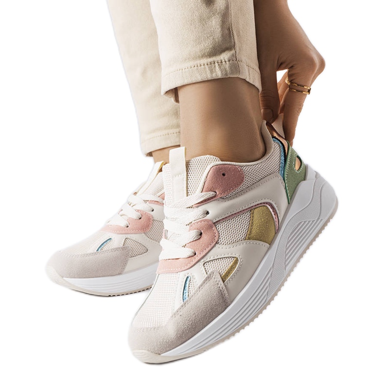 BM Beige sneakers i blandade material från Riel