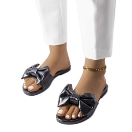 BM Svarta eleganta sandaler med rosett från Garnier