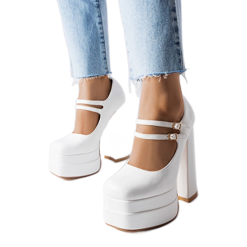 Vita högklackade pumps från Chouinard